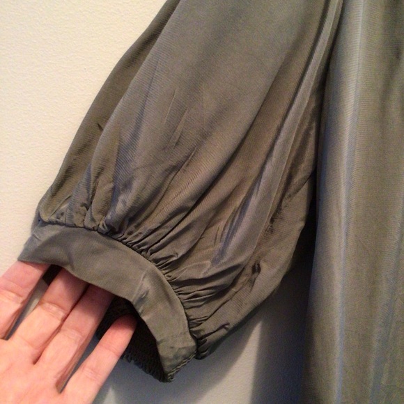 WITCHERY Womens Size 10 Green Blouse Short Sleeve Smock Top V Neck EUC - Picture 8 of 9